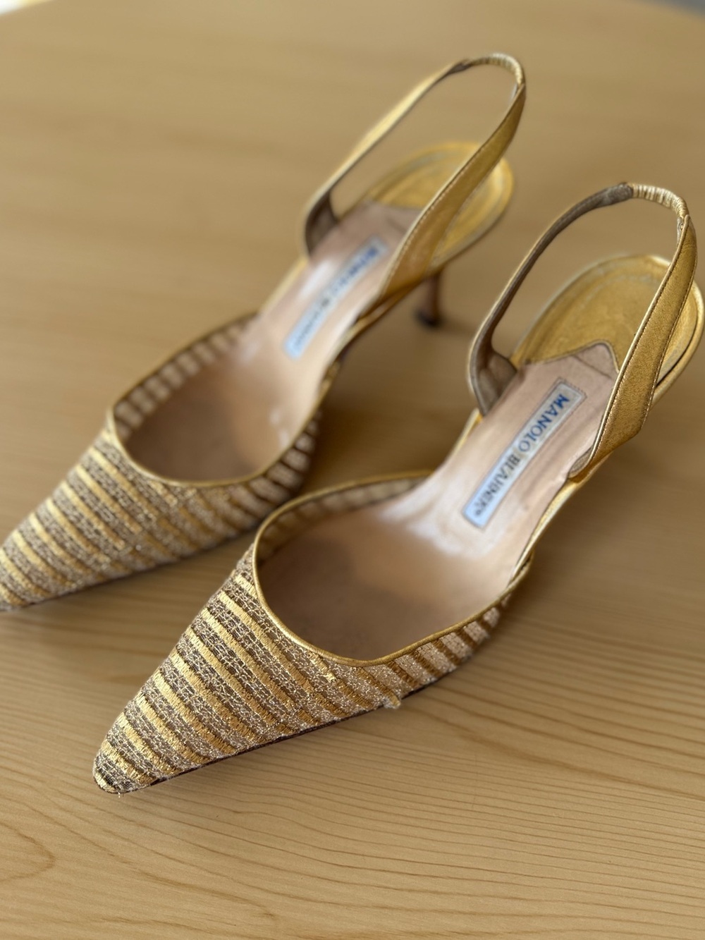 Vintage Manolo Blahnik Gold Slingback Kitten Heel Carolyn Tweed 40.5 Bridal - Picture 3 of 9